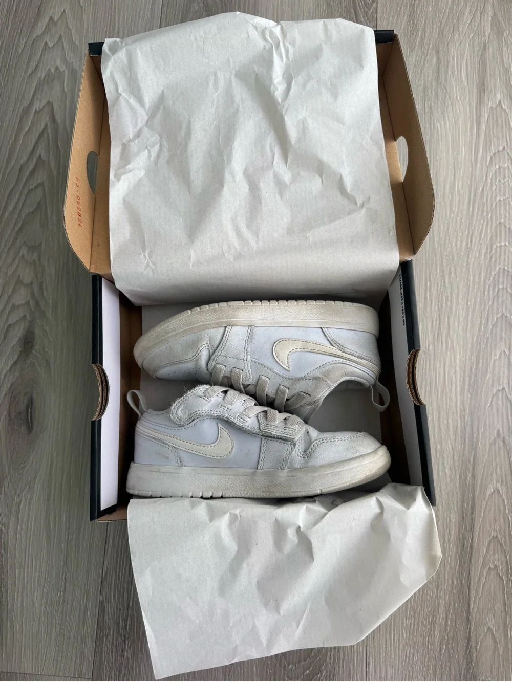 Nike JORDAN 1 LOW ALT (PS)- size: 12.5 (Used)